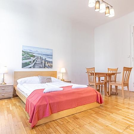 Simple Apartment Near Wiener Stadthalle المظهر الخارجي الصورة