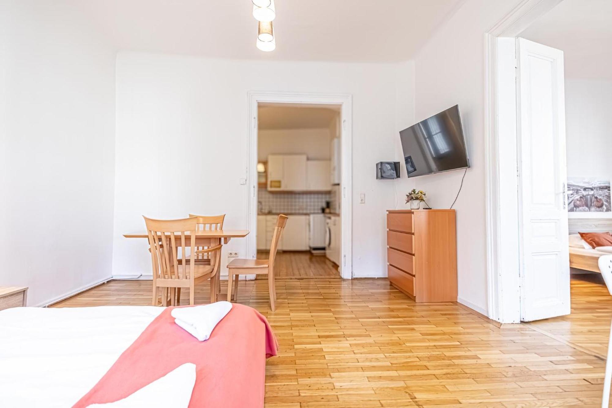 Simple Apartment Near Wiener Stadthalle المظهر الخارجي الصورة